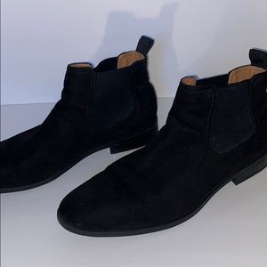 Men’s black suede Chelsea Boots